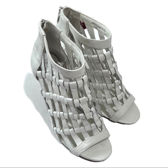 Vince Camuto Aventha Woven Bootie - Picture 7 of 10